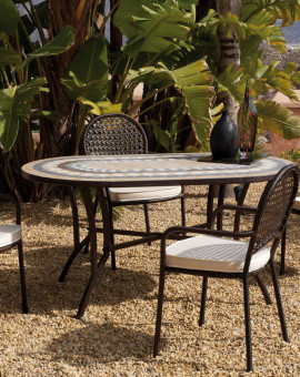 Table A Manger Chaises En Fer Forge Et Mosaique Pour Jardin Et